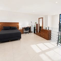 18th Floor Penthouse w/ City Views, Fast WiFi,
