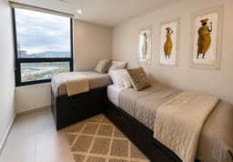 Parkfront Luxury Apt w/ Terrace BBQ & Gym - Image 5