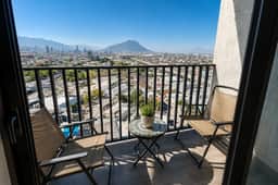 Arena Mty View Apt: Modern, Central, Near - Image 2
