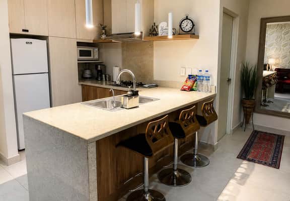 Parkfront Luxury Apt w/ Terrace BBQ & Gym - Image 2