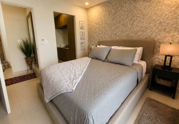 Parkfront Luxury Apt w/ Terrace BBQ & Gym - Image 4