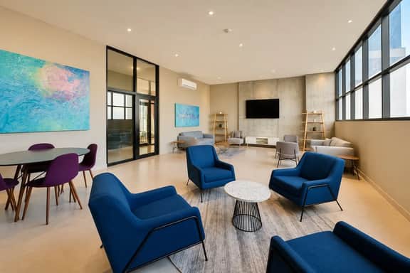 Central Apartment w/ AC, WiFi & Parking - Image 4