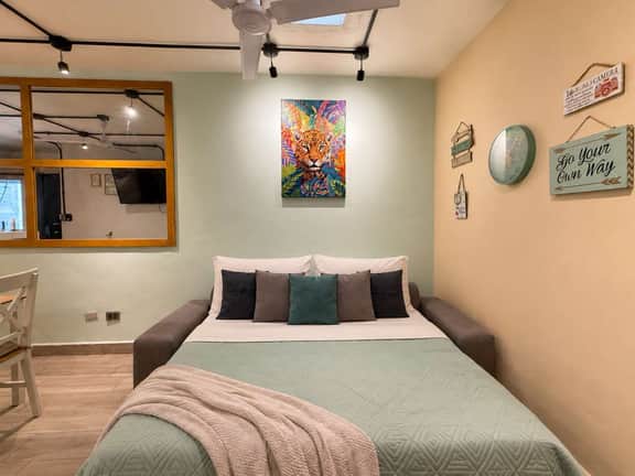 Monterrey Gem: Garden, Modern Comforts, Fast WiFi - Image 5