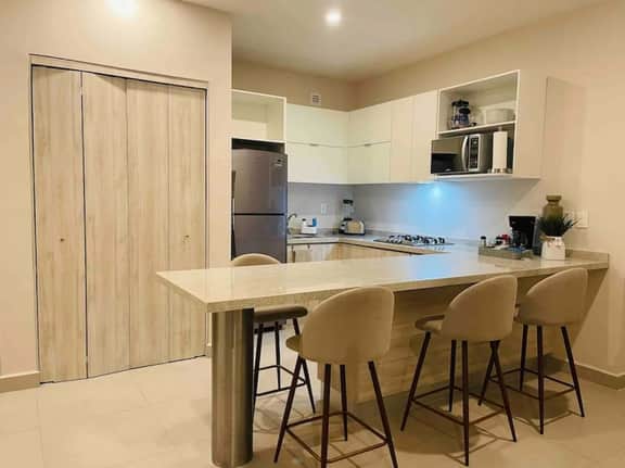 Central Apt: A/C, BBQ, 5min to Arena & Gym - Image 3