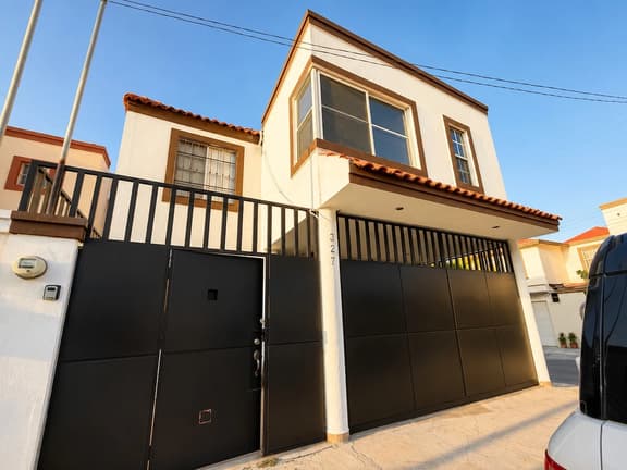 Cumbres Monterrey House w/Garage & AC - Image 1