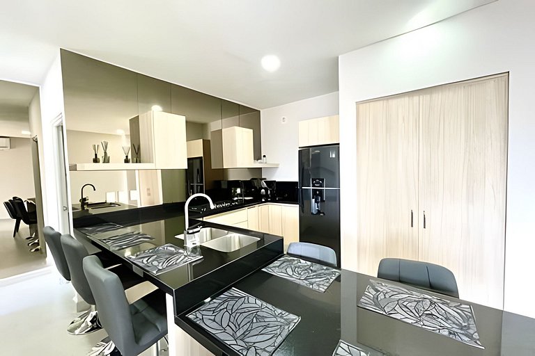 Hermoso Apto nuevo, BBQ, AC, Arena Mty, 2BR