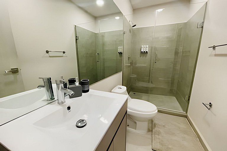 Hermoso Apto nuevo, BBQ, AC, Arena Mty, 2BR