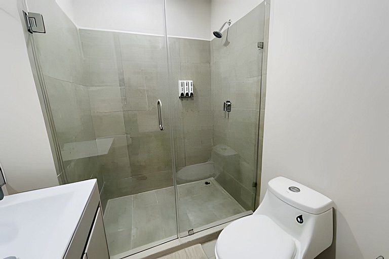 Hermoso Apto nuevo, BBQ, AC, Arena Mty, 2BR