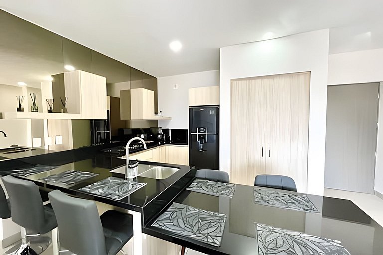 Hermoso Apto nuevo, BBQ, AC, Arena Mty, 2BR