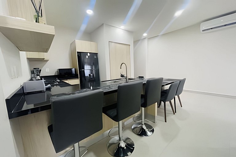 Hermoso Apto nuevo, BBQ, AC, Arena Mty, 2BR