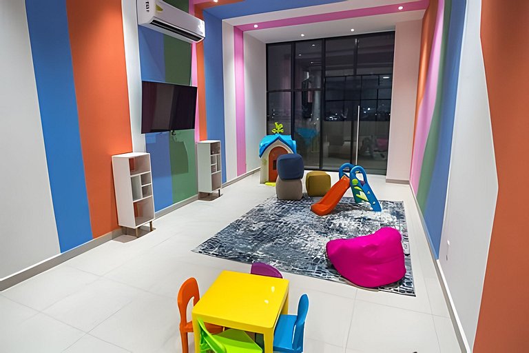 Hermoso Apto nuevo, BBQ, AC, Arena Mty, 2BR