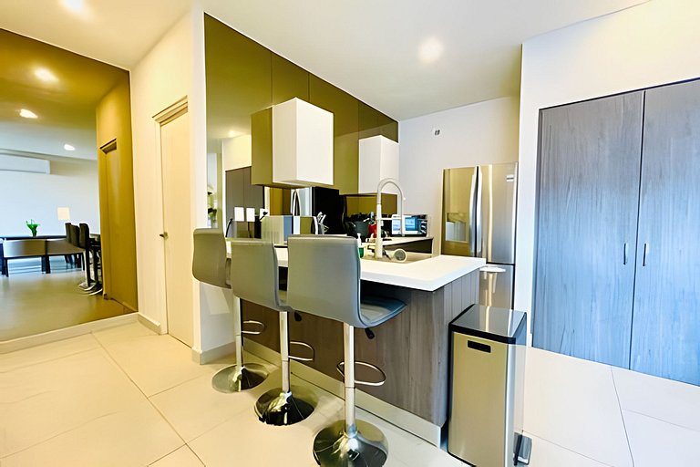 Lujoso Apt/Frente Arena Mty/Terraza/Parking/6Pax