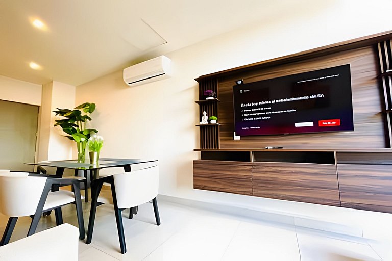 Lujoso Apt/Frente Arena Mty/Terraza/Parking/6Pax