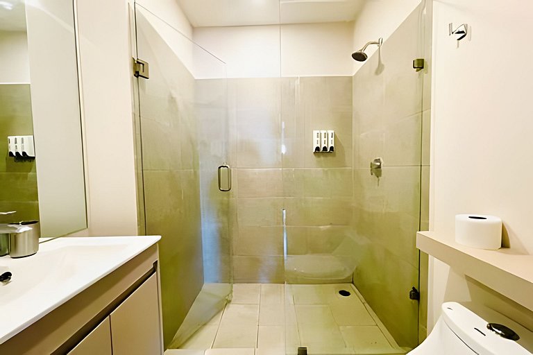 Lujoso Apt/Frente Arena Mty/Terraza/Parking/6Pax