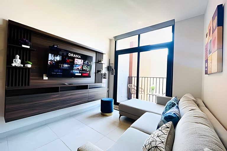 Lujoso Apt/Frente Arena Mty/Terraza/Parking/6Pax