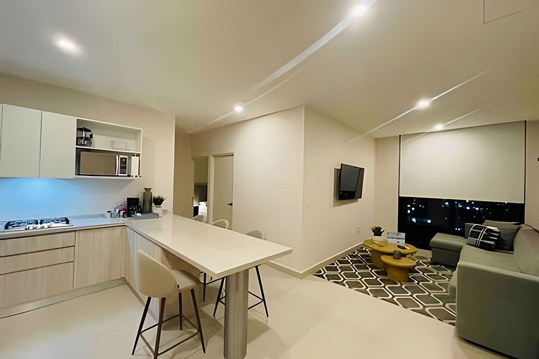 Luxury Apt/2BR/5 min ArenaMty/Gym/BBQ-WiFi/Parking