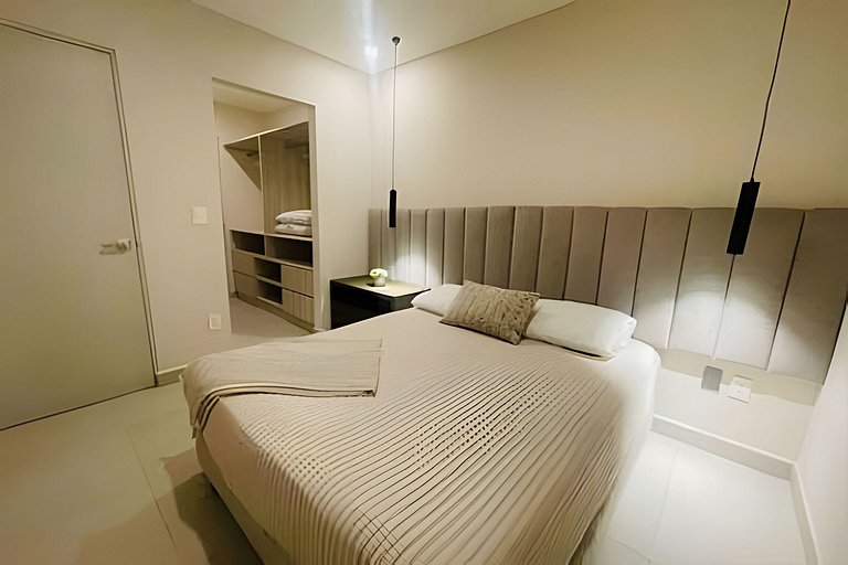 Luxury Apt/2BR/5 min ArenaMty/Gym/BBQ-WiFi/Parking