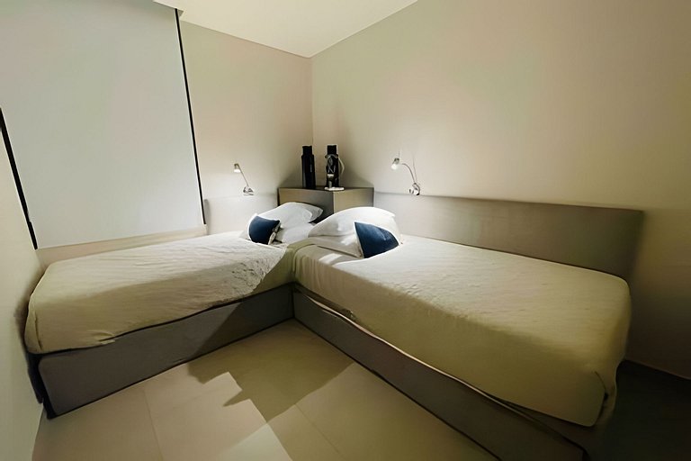 Luxury Apt/2BR/5 min ArenaMty/Gym/BBQ-WiFi/Parking