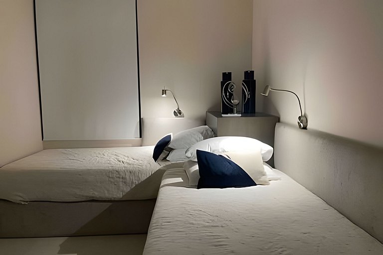 Luxury Apt/2BR/5 min ArenaMty/Gym/BBQ-WiFi/Parking