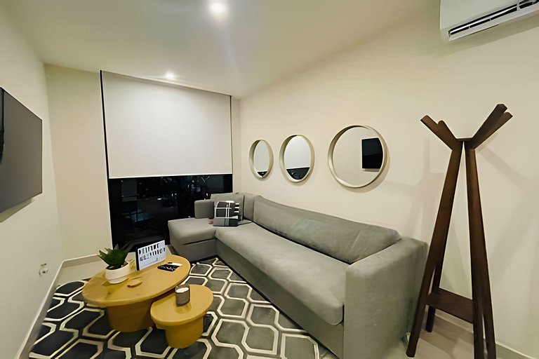 Luxury Apt/2BR/5 min ArenaMty/Gym/BBQ-WiFi/Parking