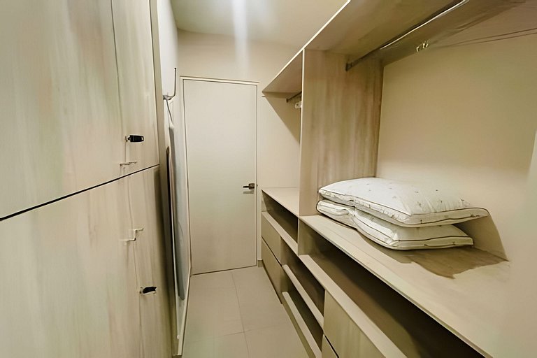 Luxury Apt/2BR/5 min ArenaMty/Gym/BBQ-WiFi/Parking