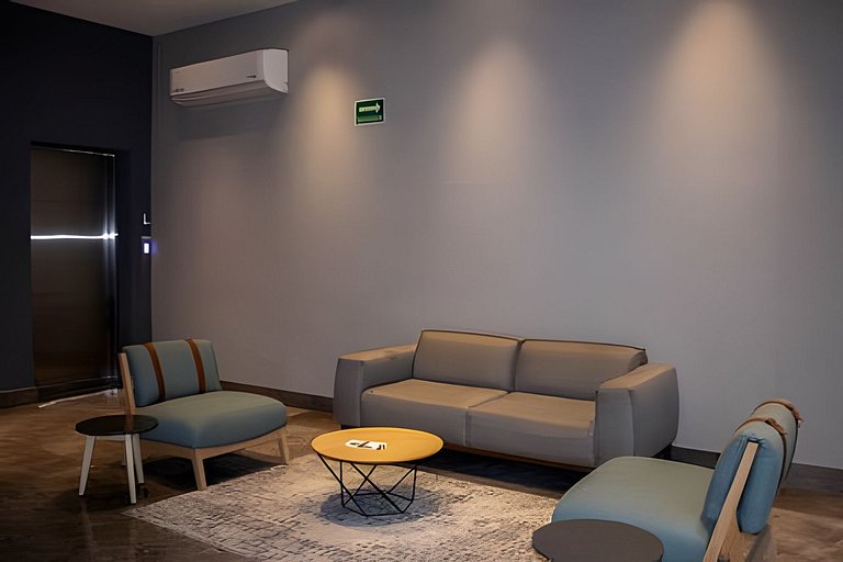 Luxury Apt/2BR/5 min ArenaMty/Gym/BBQ-WiFi/Parking