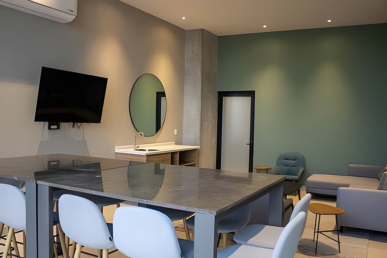 Luxury Apt/2BR/5 min ArenaMty/Gym/BBQ-WiFi/Parking